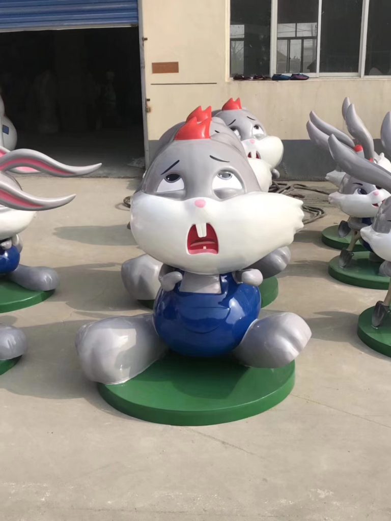 Red Color Bowing Man Fiberglass Statue Large Outdoor Fiberglass Sculpture